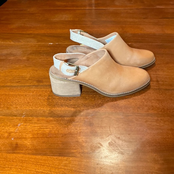 Toms Shoes - NWT Toms Leila Slingback
